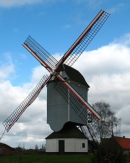 Väderkvarn i orten Bouwel