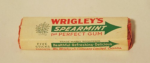 Жвачка wrigley s. Жевательная резинка Wrigley's Spearmint. Первая жвачка «Wrigley\'s Spearmint. Ригли Сперминт жвачка. Жевательная резинка Wrigley's Spearmint juicy Fruit.