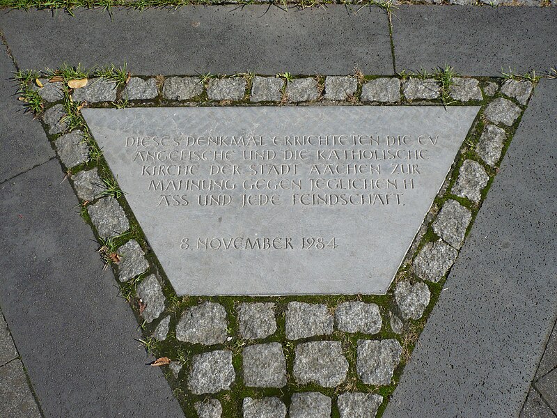 File:Aachen, Mahnmal Synagogenplatz Gedenkstein.jpg