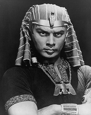 Actor Yul Brynner in The Ten Commandments (1956).jpg