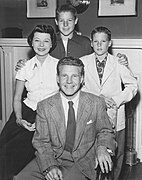 Adv of Ozzie and Harriet Nelson Family 1952.jpg