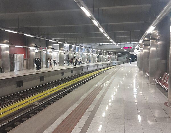 Image: Agios Antonios metro platforms