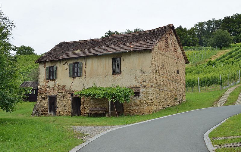 File:Agricultural building at Burgstall, Großklein.jpg