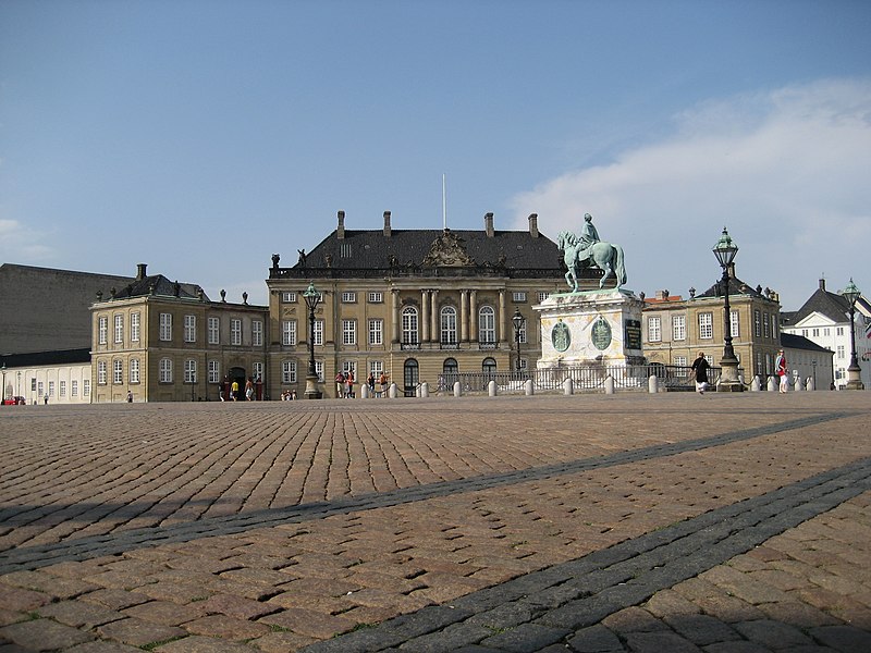 File:Amalienborg Palace Copenhagen - panoramio.jpg