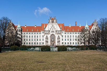 So kommt man zu Amtsgericht Wedding mit den Öffentlichen - Mehr zum Ort Hier