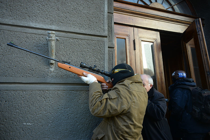 File:An unindentified protester armed with a rifle. Clashes in Kyiv, Ukraine. Events of February 18, 2014.jpg