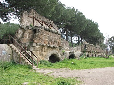 Arcos da Água Márcia com a estrutura de tijolos da Água Júlia por cima (e da Água Tépula por cima dela).