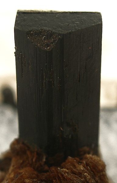 File:Arfvedsonite-sea34c.jpg