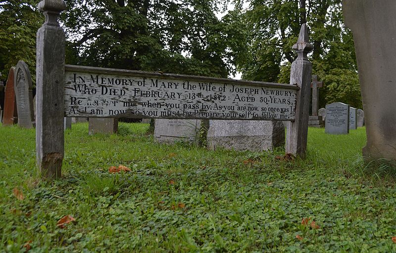 File:Arlesy, Bedfordshire, St Peters unusual gravemarker.JPG