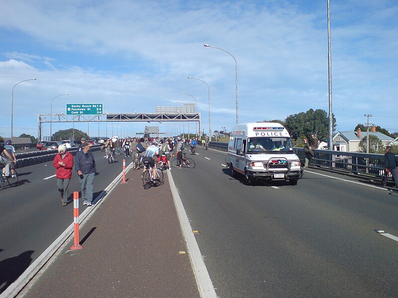 File:Auckland Harbour Bridge Protest 05.jpg