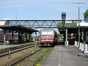 Egy DB 628 sorozatú motorvonat Mühldorf állomáson