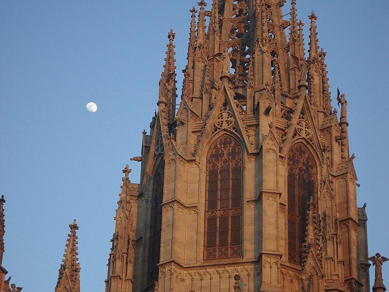 File:Barcelona Cathedral Sight.jpg