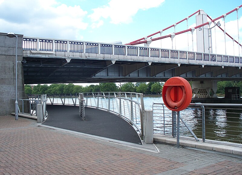 File:Battersea Footbridge.JPG