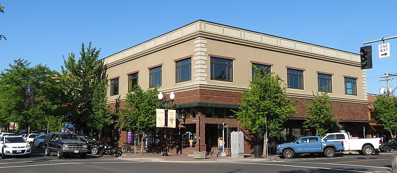 File:Bend, Oregon - 50082669188.jpg