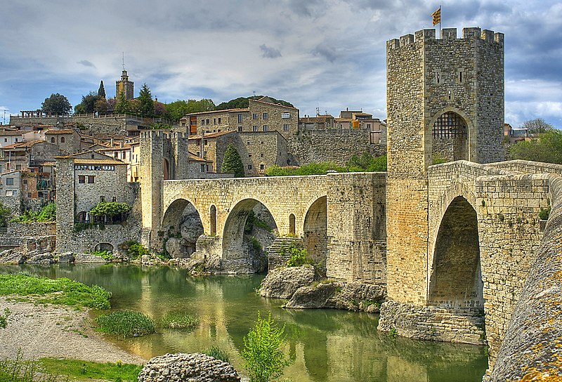 File:Besalú-pont medieval.jpg