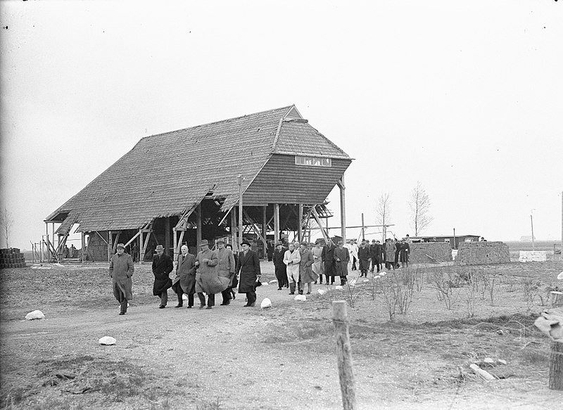 File:Bezoek Tweede Kamer leden aan de Wieringermeer, Bestanddeelnr 902-1447.jpg