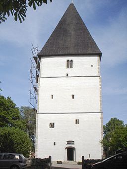 Tårnet til kirken i Bjälbo.