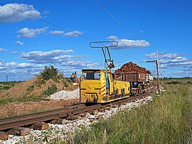Электровоз К-10 с грузовым поездом следует к заводу, Боровичи КСМ