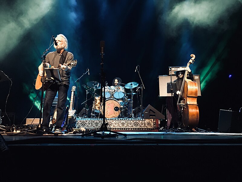 File:Bob Weir and the Wolf Brothers St. Louis 3-22-2019.jpg