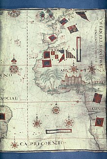 Photographie d'une très ancienne carte représentant l'ouest de l'Europe et de l'Afrique, avec des illustrations de paysage sur les parties terrestres.