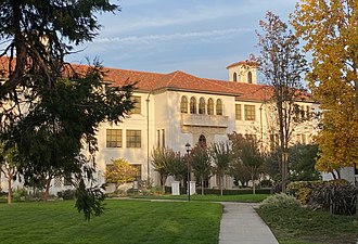 Saint Mary's College of California. Brousseau Hall 4716 (cropped).jpg