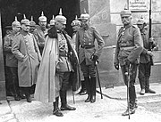1915年、東部戦線の前線視察に訪れたヴィルヘルム2世。出迎える第11軍司令官アウグスト・フォン・マッケンゼン元帥。