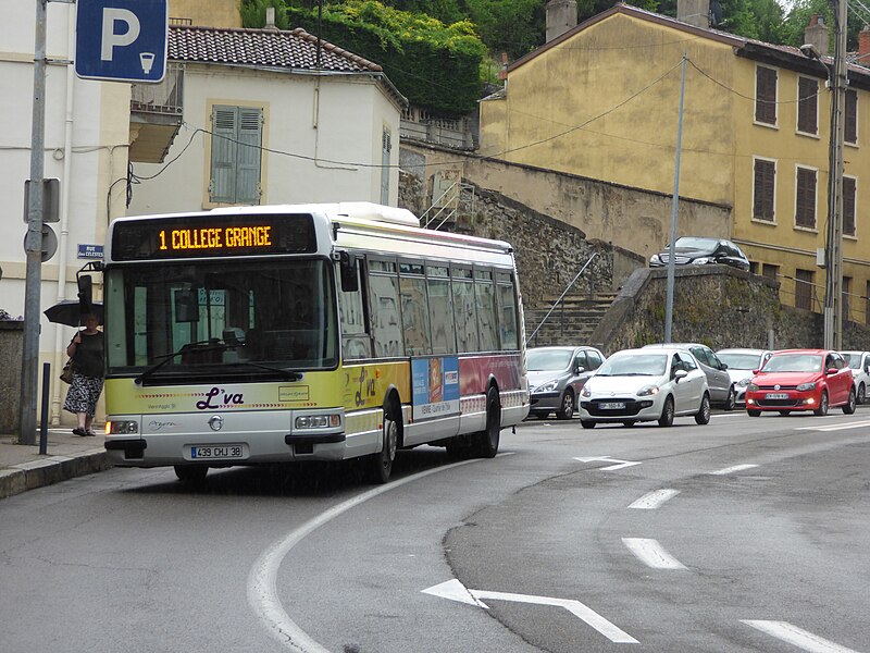 File:Buses in Vienne - Montée Saint-Marcel (35271447376).jpg