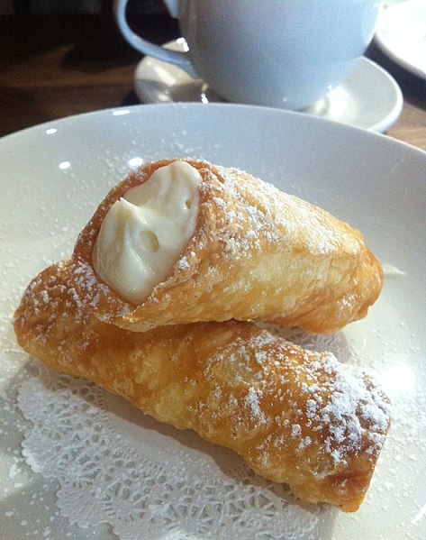 File:Cannoli (7864444138).jpg