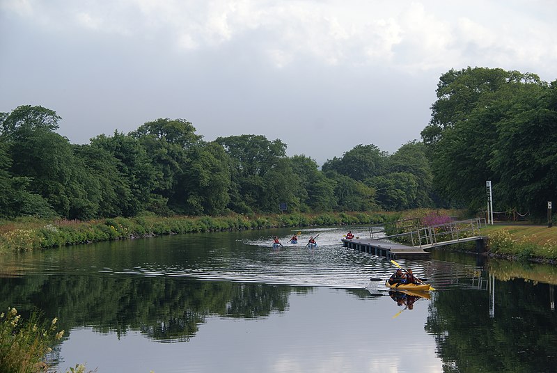 File:Canoers on the Caledonian Canal - geograph.org.uk - 3581473.jpg