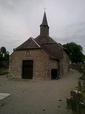 Frontfasade på Notre Dame de la Brouffe-kapellet på Mariembourg kirkegård.