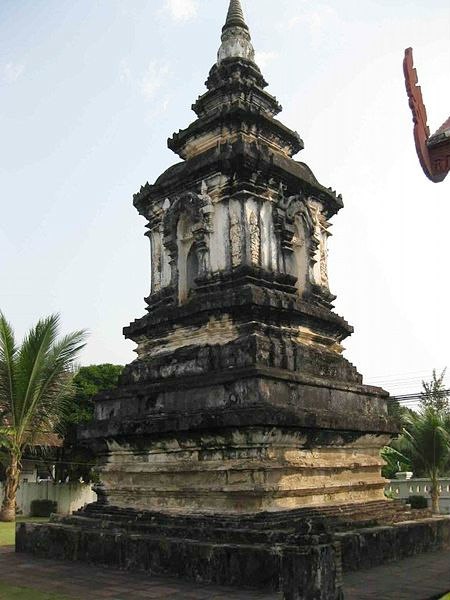 ไฟล์:Chedi_wat_huakhuang.jpg