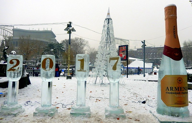 File:Christmas is here, Yerevan (10) (cropped).jpg