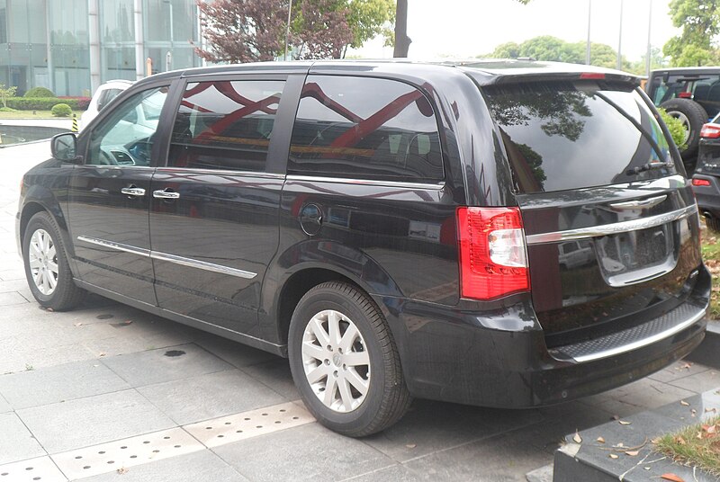 File:Chrysler Grand Voyager RT facelift 02 China 2014-04-20.JPG