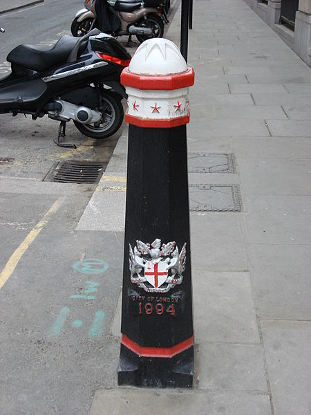 File:City of London Bollard 2.jpg