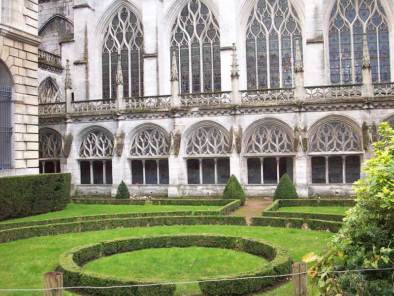 File:Cloître de l'abbaye Saint-Ouen.JPG