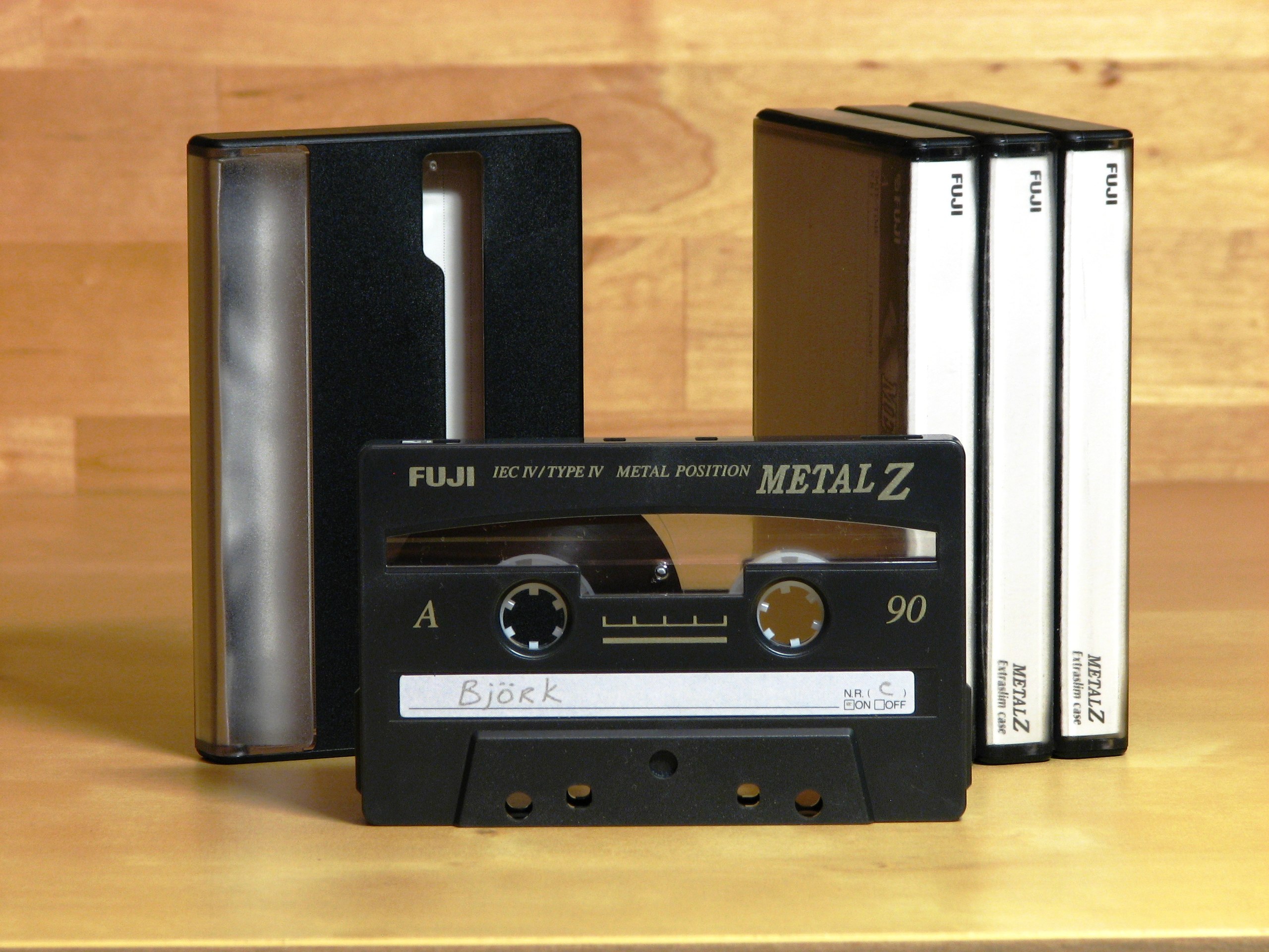 Bemiddelaar essence Opeenvolgend File:Compact Cassette - Fuji Metal Z 90.JPG - Wikimedia Commons
