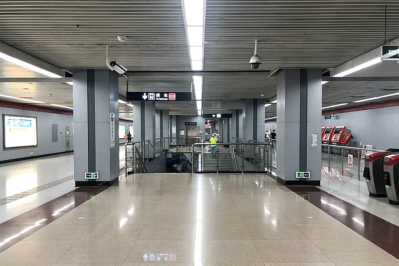 File:Concourse of Xiaobailou Station (20200828165500).jpg