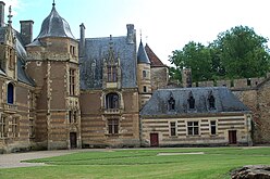"Corps de logis" renacentista del château d'Ainay-le-Vieil.