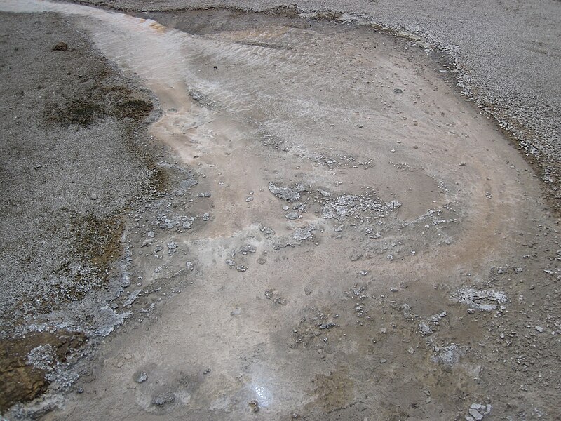 File:Crested Pool's runoff (late morning, 31 May 2013).jpg