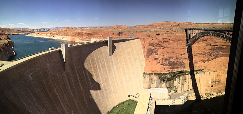 Glen Canyon Dam, contains hydroelectric power plants inside