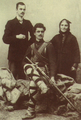 Димитър Молеров (прав), Кочо Молеров (с пушката) и майка им