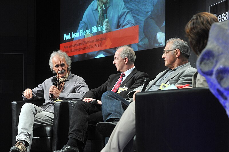 File:Discussing the Philae lander (12054071364).jpg