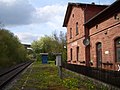 Streckenabschnitt und Bahnhofsgebäude