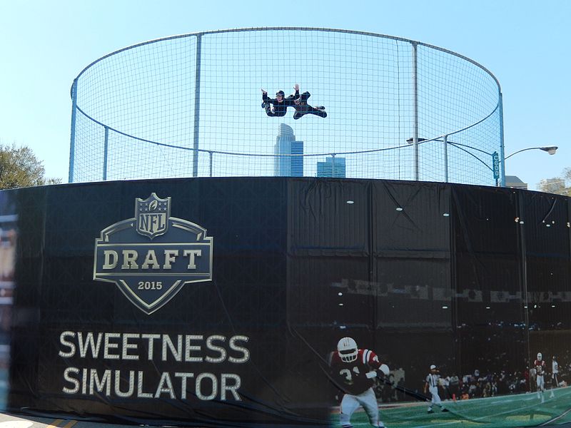 File:Draft Town, Chicago 5-2-2015 (17754013715).jpg