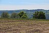 Vue depuis le pied ouest de l'Ebersburg vers le sud jusqu'à la Dreifeldskuppe;  à droite le Dalherdakuppe