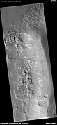 Detalle de derrumbes, imágen tomada por la cámara HiRISE bajo el programa HiWish