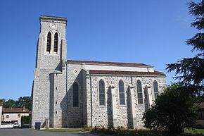 Eglise Saint-Isidore et Saint-Roch (Mornand-en-Forez) vue 2.jpg