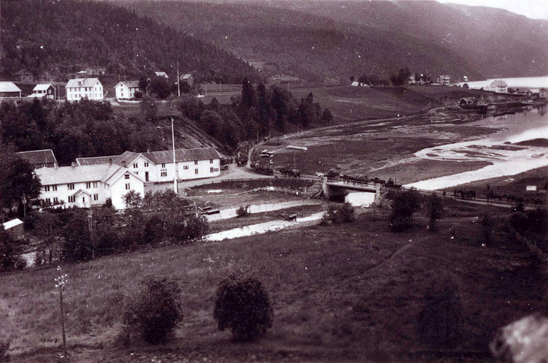 File:Elsfjord whit Austrian Gebirgsjäger on the road 1940.jpg