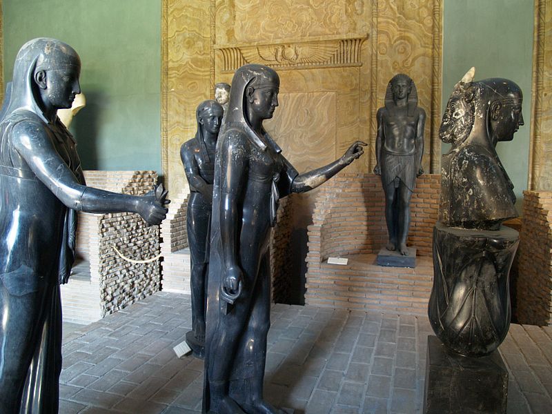 File:Estatuas del Canope de Villa Adriana 02.JPG