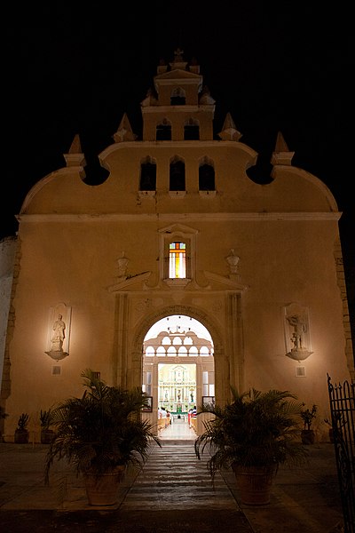 File:Fachada principal Templo de Santiago.jpg